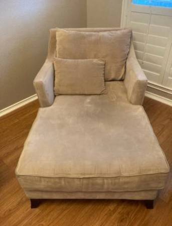 Chaise lounge 1