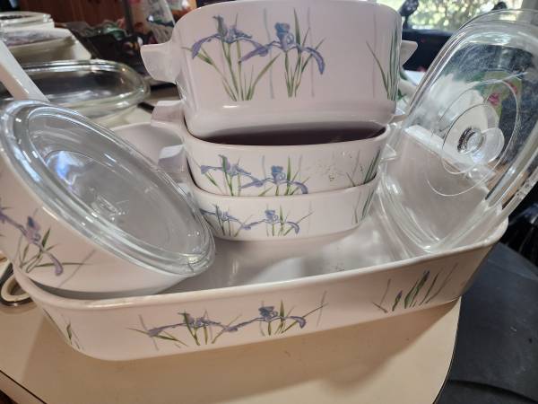 Corningware Iris pattern set 1
