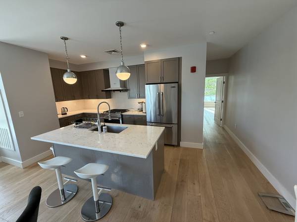 $4,100 / 2br - Brighton 2 Bed/2 Bath Apartment | Commonwealth Ave (Brighton)63931376810627121