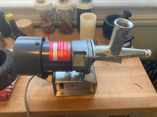 Marvel Wheateena Red Label wheatgrass juicer - almost new cond. 1