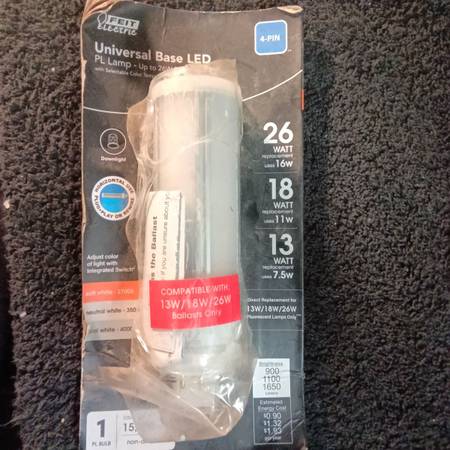 Universal base LED PL lamp 1
