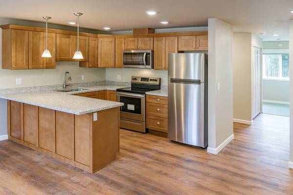 $1,775 / 2br - 985ft2 - Renovated 2 BR 2 Bath! W/S/G Included! Ready Now! (Aloha)63842022618499120