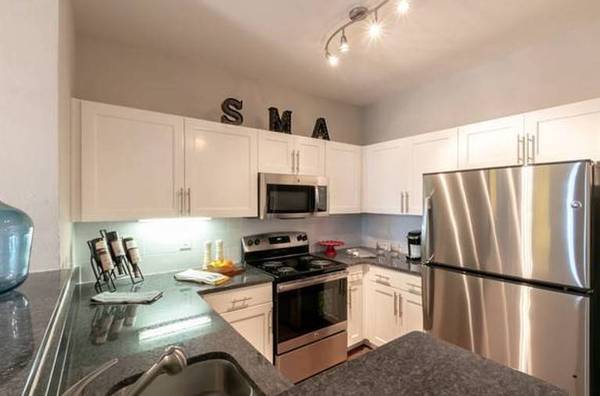 $600 / 1br - Furnished Bedroom W/ Bath · Central Cathedral City Location (Cathedral City)63668353847043121