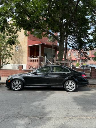 2009 Mercedes C300 4MATIC – Motor potente - $5,500 (Brooklyn)63614064488579122