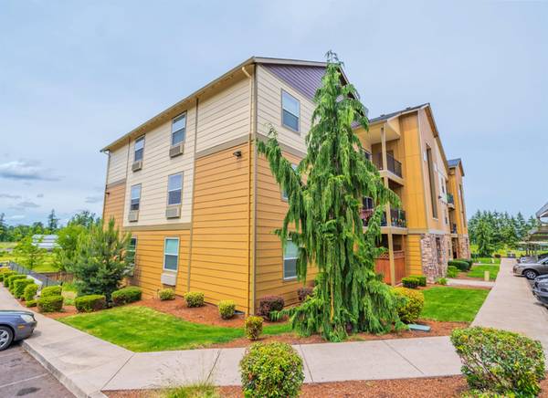 $1,695 / 2br - Incredible Two Bedroom with AC and Washer Dryer Set! Pet Friendly (West Salem)63660394860289123