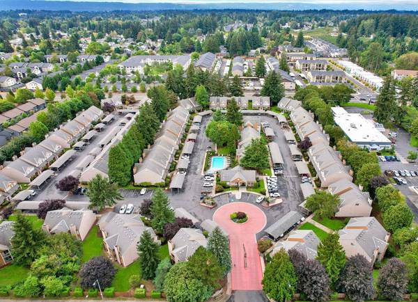 $1,715 / 2br - 1025ft2 - Off-Leash Dog Park, Near Public Transit, Open Kitchens, Ceiling Fans (Walnut Grove)63820882809859122