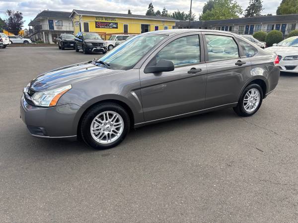 2009 Ford Focus SE / Automatic / Clean Title / One-Owner / 121K Miles 1