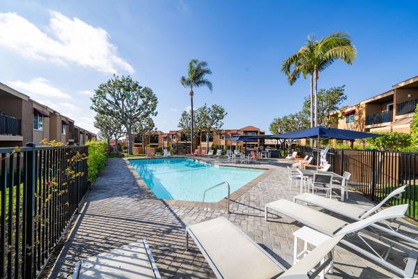 $2,625 / 2br - 757ft2 - Remodeled With New Quartz Countertops! 2x1 Downstairs (Vista)63663736969603120