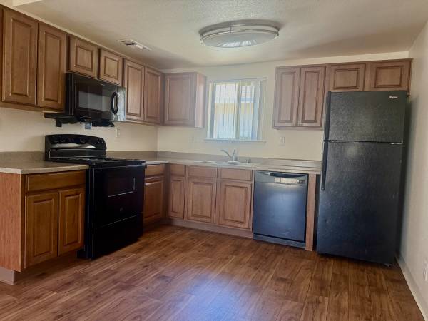 $1,623 / 2br - 735ft2 - Neighborly & Friendly!63844737672321123