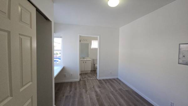 $1,050 / 1br - First Month FREE  -  Studio Rooms Available 2025-2026 School Year! (U District)63862289198465122