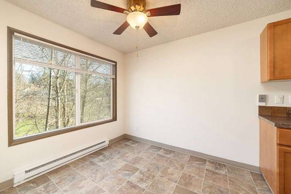 $1,450 / 1br - 722ft2 - Spacious Closets, Window Coverings, Open Living & Dining Areas (3710 SE Concord Rd, Portland, OR)63867270077953121