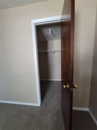 $1,495 / 2br - 905ft2 - 2 bed 2 bath Duplex w/ in unit laundry at Britain Towne Apartments! (Bellevue)63681606037379123