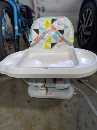 Fisher-Price Baby to Toddler Portable High Chair 1