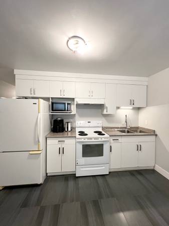 Port Coquitlam｜Lincoln Park｜Private Entrance｜2 Bed + 1 Bath｜Recently Ren 2
