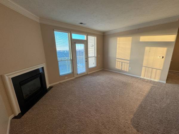 $1,185 / 1br - 857ft2 - Two Pools and Two Fitness Centers! RENT SPECIAL!64021008983298122