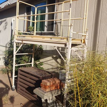 Rolling Scaffold Tower with Safety Railing
 1