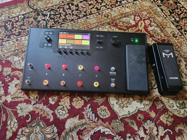 Line 6 helix lt with Gator flight case + mission expression pedal