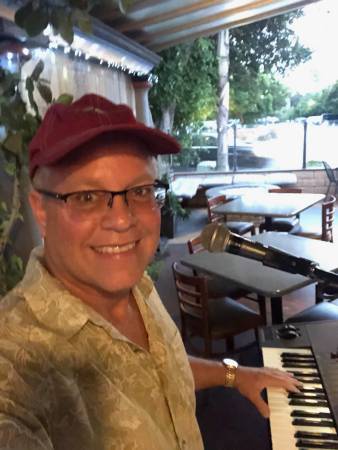 Awesome Rock Keyboardist/Guitar player Available (San Diego)64297350613634121