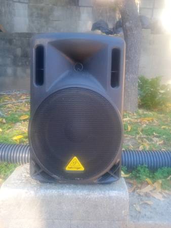 Behringer B210d 300 watt PA speaker 1