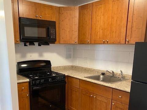 $2,790 / 4br - 1025ft2 - Pintura bicolor, AC, nuevos gabinetes tipo Shaker (Wahiawa)63686745156353124