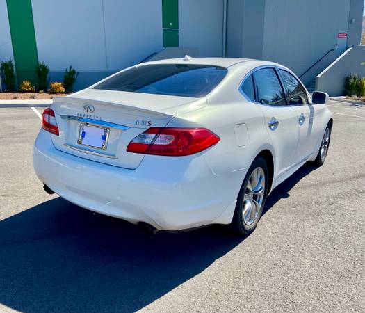 2011 Infiniti M56 - $6,550 (Snoqualmie)63470762655363123