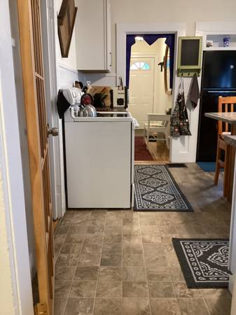 $2,700 / 2br - Beautiful sun soaked fully furnished first floor large apartment64017045033475121