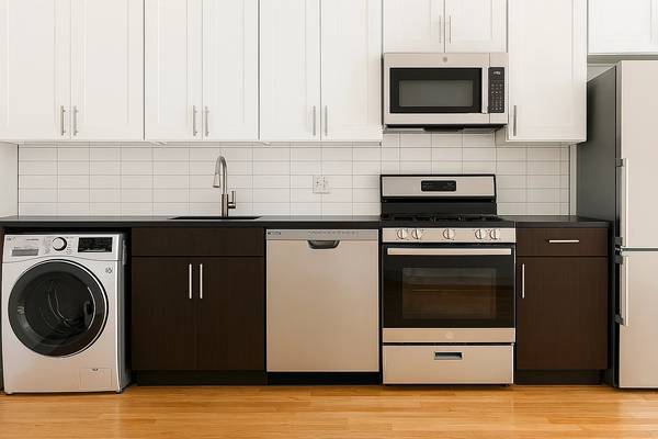 $3,650 / 3br - 🍁 A UNA CUADRA DEL PARQUE MH! LAVADORA Y SECADORA EN LA UNIDAD + LAVAVAJILLAS! 🍁 L&M 🚊 (Bushwick)63788761755651120