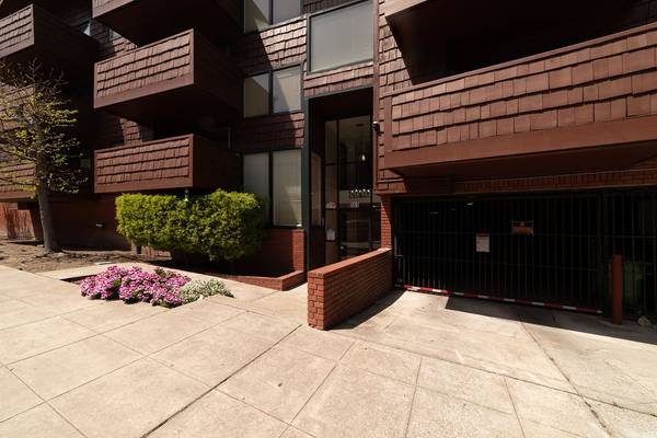 $2,295 / 1br - Gorgeous Sun-filled Large 1 Bedroom 1 Bath available at Beacon Hill! (oakland lake merritt / grand)63687422817793122