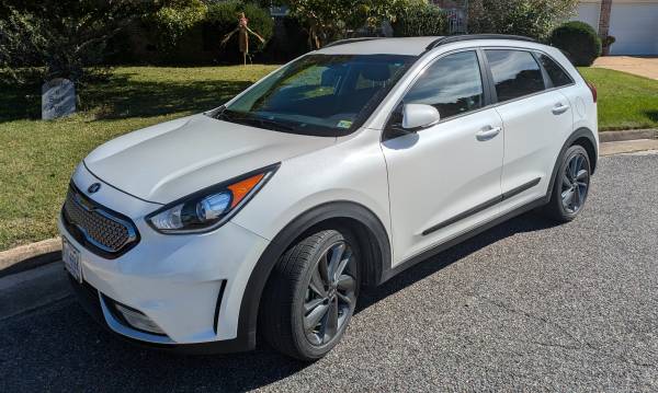 Low Mileage 43mpg 2017 KIA Niro Hybrid - $19,000 (Suffolk VA)63621706117251120