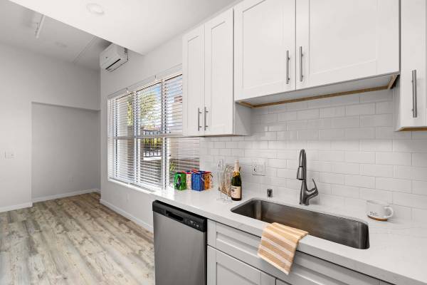 $2,185 / 1br - 610ft2 - 1/bd 1/ba, Hardwood Floors, Tile Floors (albany / el cerrito)64000753694979120