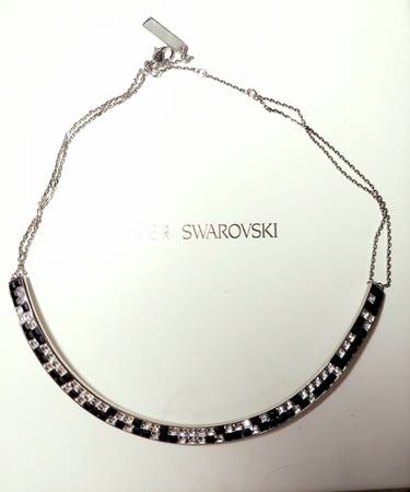 Brand new with a box, Beautiful Swarovski necklace 1