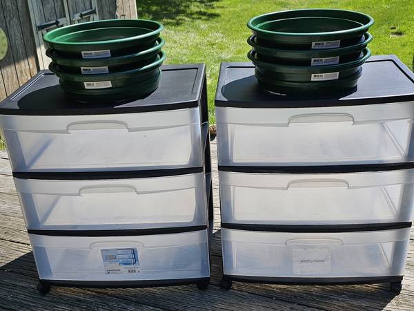 Mealworm Sorting Pans and Storage Bins - $155 (03443)62969132056961121