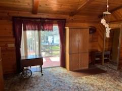 $950 / 500ft2 - Studio Rental (Redding)63972382145794122