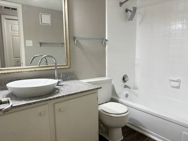 $1,500 / 2br - 1059ft2 - 2Hab 2Baú MUDARSE HOY MISMO! (Hurst)63796326855937122
