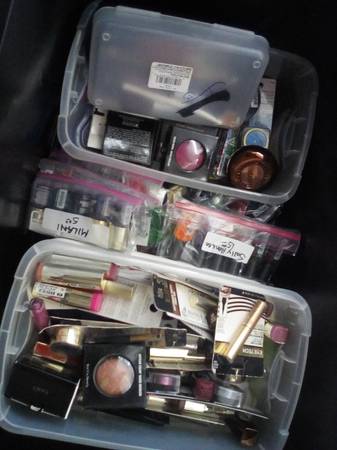 ASSORTMENT COSMETICS 1