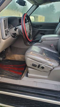 2004 GMC Yukon Denali. ¿Intercambios? - $3.200 (Manchester)63470433041921124