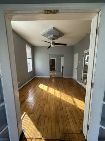 $1,900 / 2br - Spacious 2BR + Den in the Heart of Pilsen – Across from Harrison Park! (Pilsen)63959874989571120