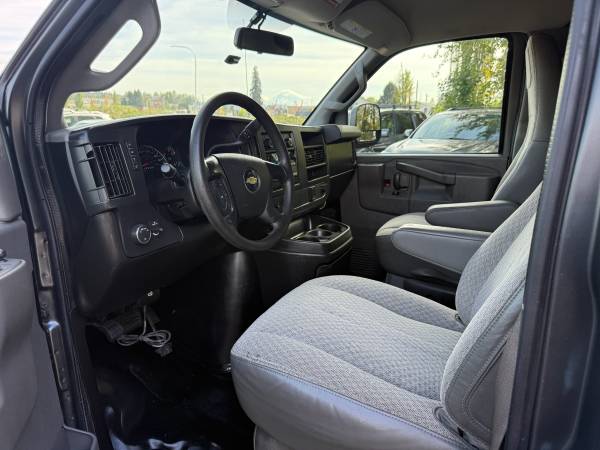 2016 Chevrolet Express 2500 - Photo 10