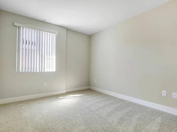 $3,559 / 2br - 1229ft2 - Impeccable 2 BR/2.5 BA with Spacious Walk-in Closets, Free Rent (Mission Valley)63701704486657122