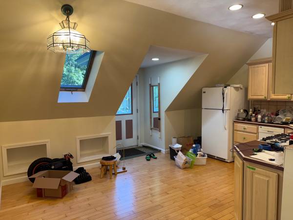 $2,200 / 1br - 750ft2 - Private Modern One-Bedroom with Deck (Woburn)63912518026370124