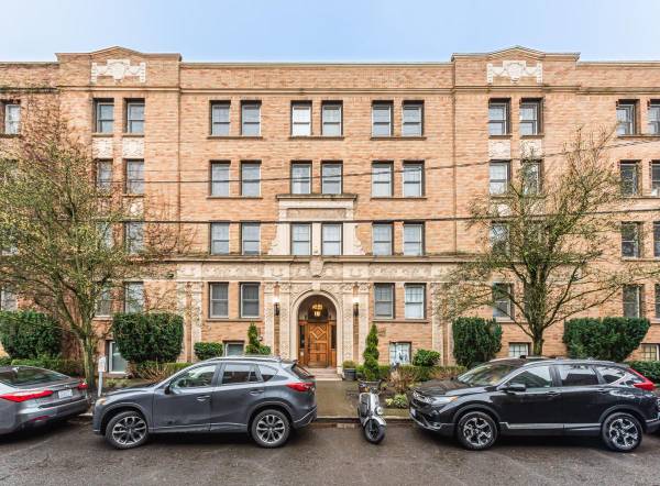 $1,675 / 560ft2 - Granite Countertops, Recycling, Courtyard, Original Hardwood Floors (Capitol Hill)63852482869249122