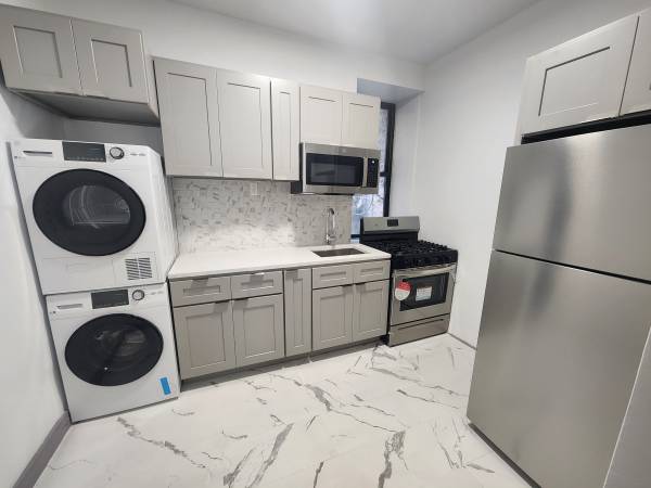 $1,100 Rooms at West 138th street and Broadway-In-unit washer/dryer (Harlem / Morningside)63945494529794120