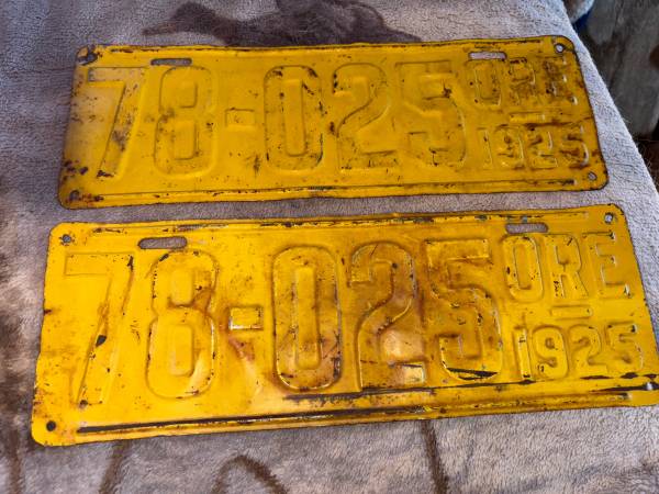 Vintage Oregon license plates 1