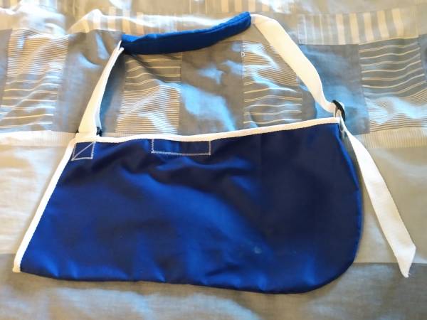 Arm Sling with Adjustable Shoulder Strap 1