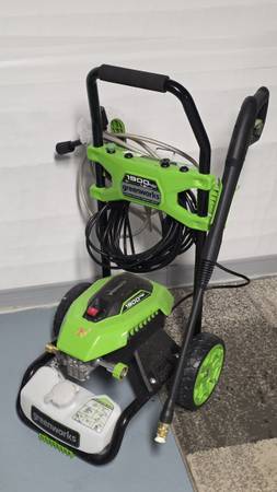 Greenworks - Electric Pressure Washer up to 1900 PSI at 1.2 GPM - Green 1