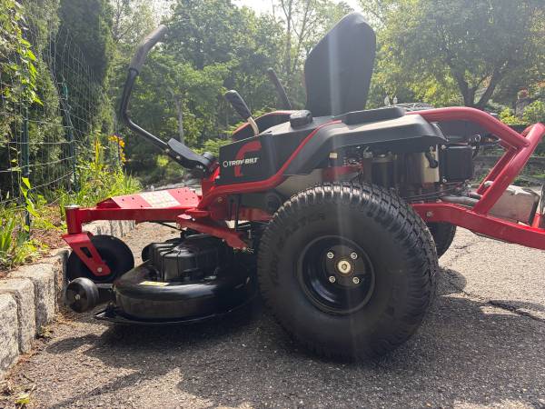 Troy Bilt Zero Turn Lawn Mower 1
