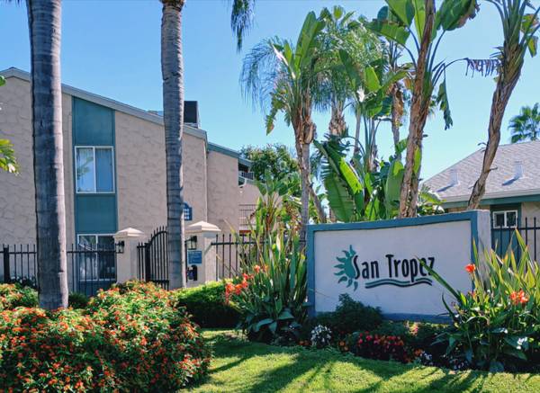 $1,365 / 1br - 548ft2 - Lush Setting - 1x 1 Apartment W/Wood-Like Flooring & Granite Counters (Bullard)64008333596034120