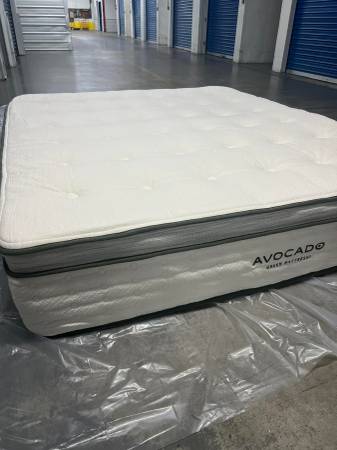Avocado Green Pillowtop King Mattress - Perfect, LIKE NEW! 1