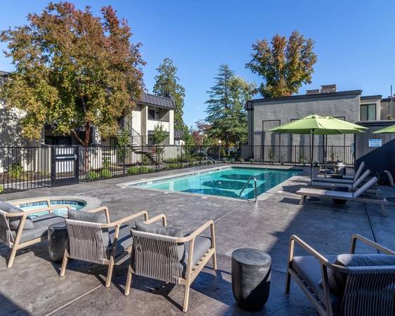 $1,412 / 1br - Un Patio o Balcón Privado, Sala Exterior, 1 Habitación (4729 Manzanita Ave, Carmichael, CA)63844739213697120