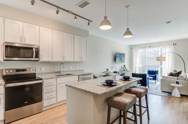 $1,875 / 1hab - 687ft2 - ¡Lujo, ubicación y estilo de vida! - 1 hab Mucha luz natural63779262326147124